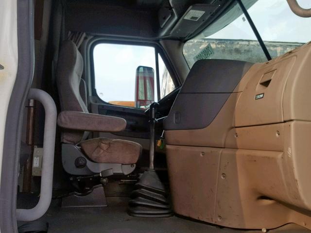 1FUJGLDR1CSBD2629 - 2012 FREIGHTLINER CASCADIA 1 WHITE photo 5