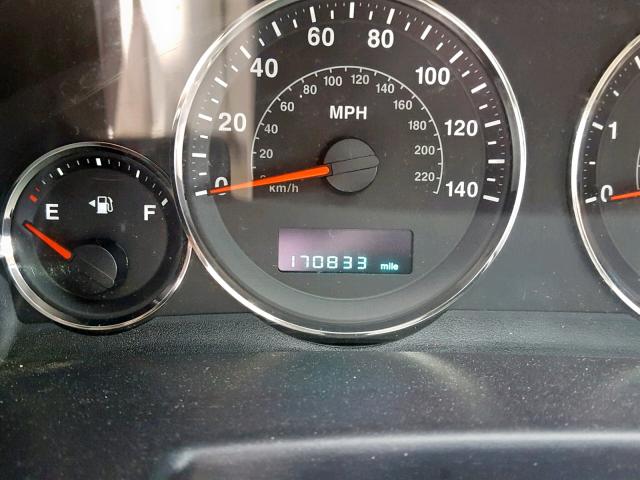 1J8HG58266C246097 - 2006 JEEP COMMANDER SILVER photo 8