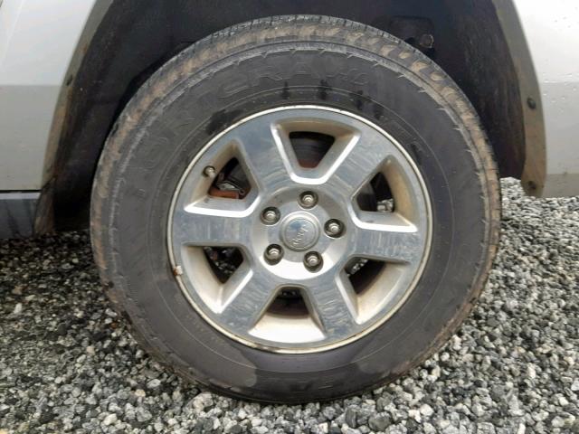 1J8HG58266C246097 - 2006 JEEP COMMANDER SILVER photo 9