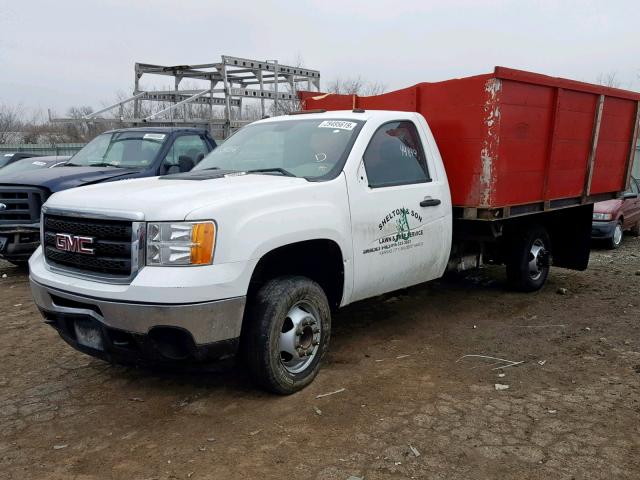 1GD312CG9CF241356 - 2012 GMC SIERRA C35 WHITE photo 2