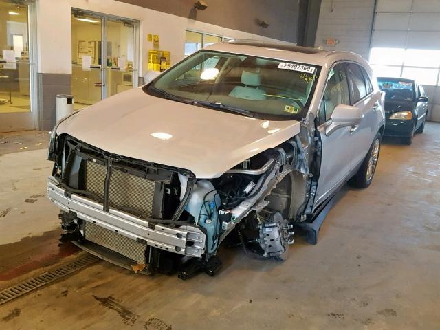 1GYKNCRS1JZ228824 - 2018 CADILLAC XT5 LUXURY SILVER photo 2