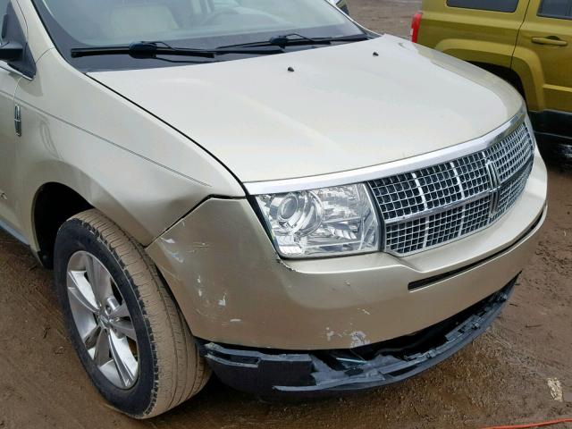 2LMDJ8JC0ABJ07278 - 2010 LINCOLN MKX GOLD photo 9