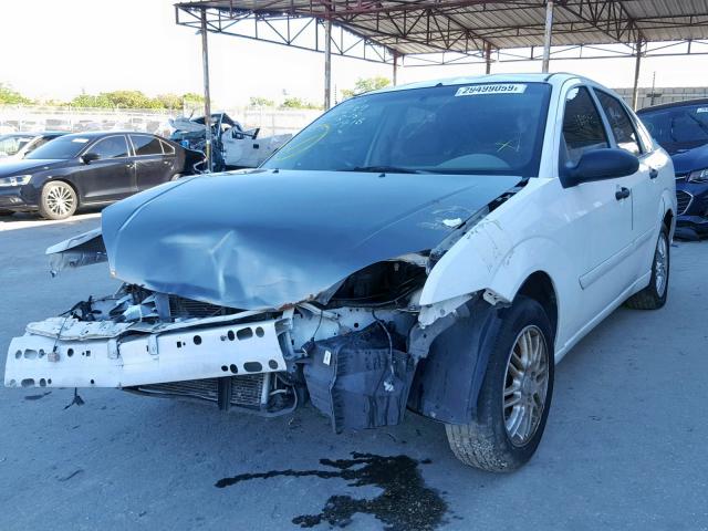 1FAFP34N37W237446 - 2007 FORD FOCUS ZX4 WHITE photo 2