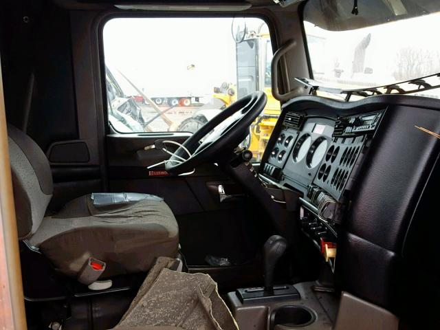 1XKDD40X3DJ962811 - 2013 KENWORTH CONSTRUCTI BLACK photo 5