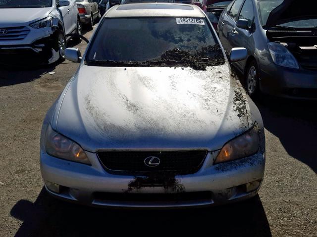 JTHBD192120038569 - 2002 LEXUS IS 300 SILVER photo 9