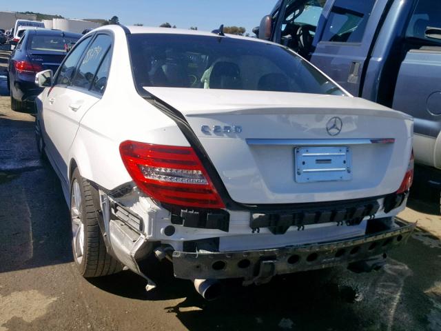 WDDGF4HB7EG194153 - 2014 MERCEDES-BENZ C 250 WHITE photo 3