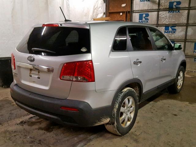 5XYKTCA1XBG011397 - 2011 KIA SORENTO BA SILVER photo 4