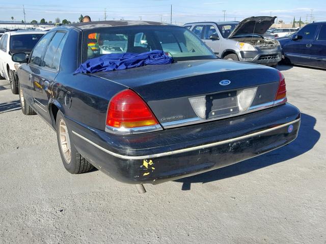 2FAFP71W6WX158991 - 1998 FORD CROWN VICT BLACK photo 3