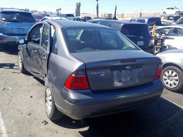 1FAHP34N27W303736 - 2007 FORD FOCUS ZX4 GRAY photo 3