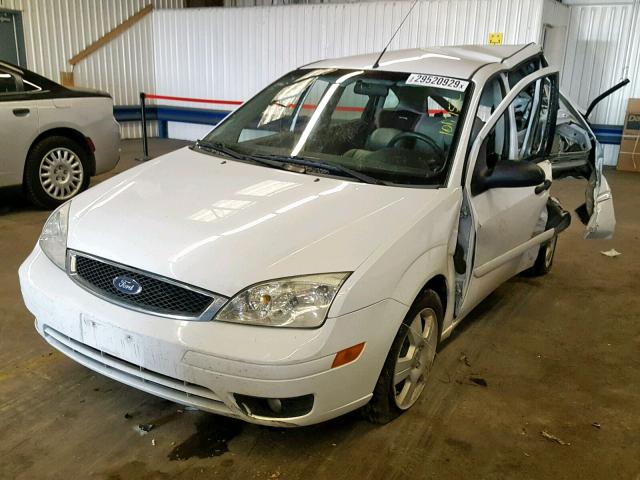 1FAFP37N66W140851 - 2006 FORD FOCUS ZX5 WHITE photo 2