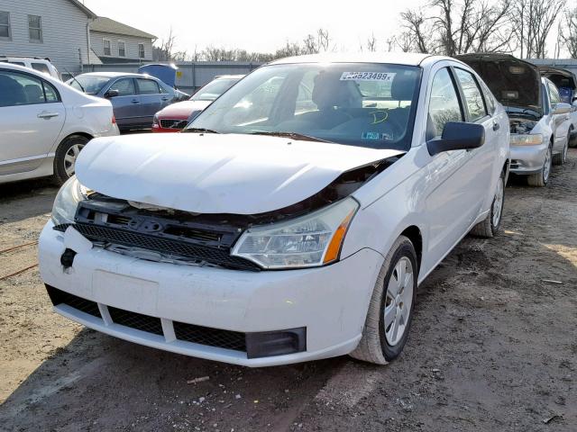 1FAHP34N48W194844 - 2008 FORD FOCUS S/SE WHITE photo 2