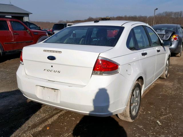 1FAHP34N48W194844 - 2008 FORD FOCUS S/SE WHITE photo 4