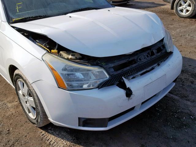 1FAHP34N48W194844 - 2008 FORD FOCUS S/SE WHITE photo 9