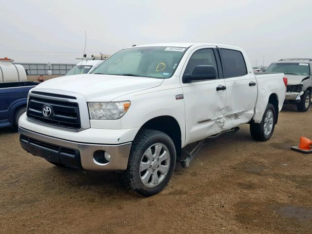 5TFDW5F18AX133532 - 2010 TOYOTA TUNDRA CRE WHITE photo 2