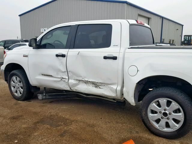 5TFDW5F18AX133532 - 2010 TOYOTA TUNDRA CRE WHITE photo 9