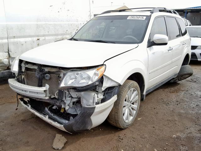 JF2SHBEC9BH718359 - 2011 SUBARU FORESTER L WHITE photo 2