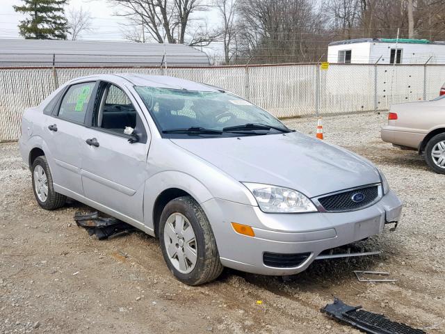 1FAFP34NX6W123622 - 2006 FORD FOCUS ZX4 GRAY photo 1