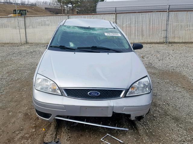 1FAFP34NX6W123622 - 2006 FORD FOCUS ZX4 GRAY photo 9