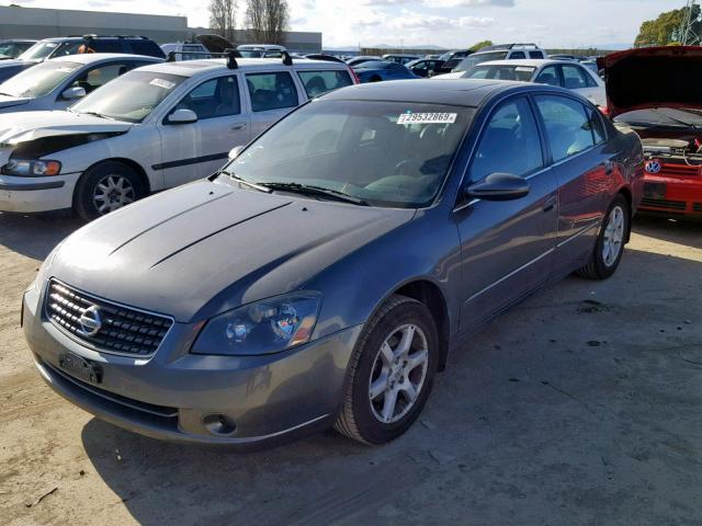 1N4BL11D05C133733 - 2005 NISSAN ALTIMA SE GRAY photo 2