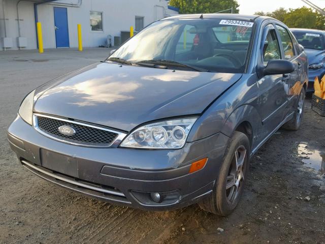 1FAHP34N67W353555 - 2007 FORD FOCUS ZX4 GRAY photo 2