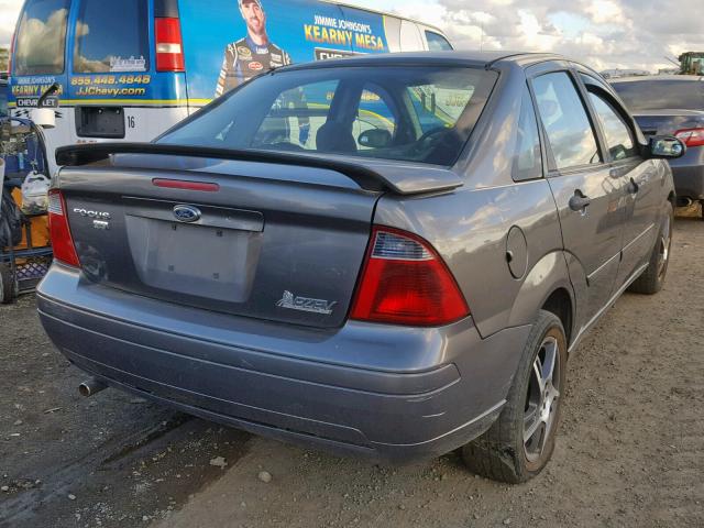 1FAHP34N67W353555 - 2007 FORD FOCUS ZX4 GRAY photo 4