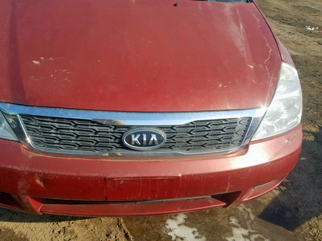 KNDMG4C73B6380433 - 2011 KIA SEDONA LX RED photo 9