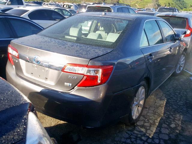 4T1BD1FK3EU112539 - 2014 TOYOTA CAMRY HYBR GRAY photo 4