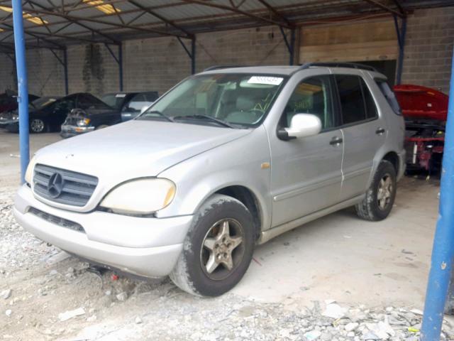 4JGAB54E21A249764 - 2001 MERCEDES-BENZ ML 320 SILVER photo 2