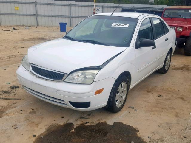 1FAFP34N97W310013 - 2007 FORD FOCUS ZX4 WHITE photo 2