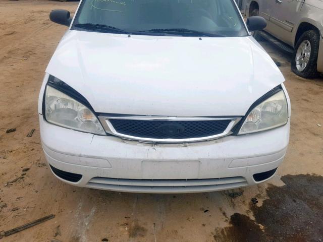 1FAFP34N97W310013 - 2007 FORD FOCUS ZX4 WHITE photo 9