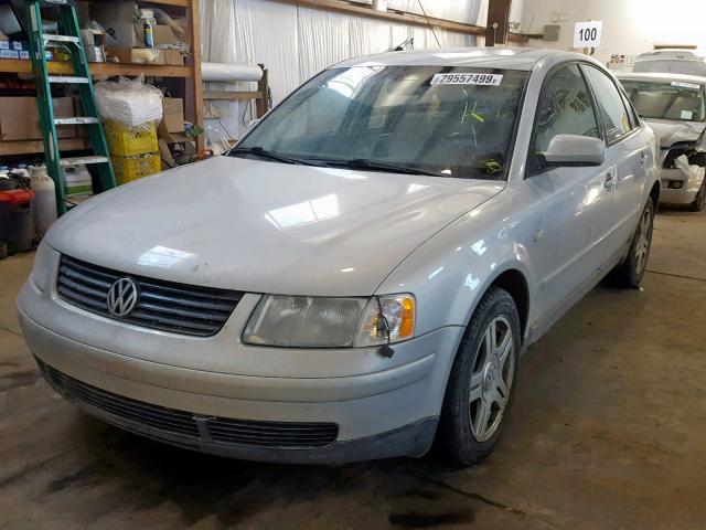 WVWGH23B8YE238970 - 2000 VOLKSWAGEN PASSAT GLX 银色 照片 2