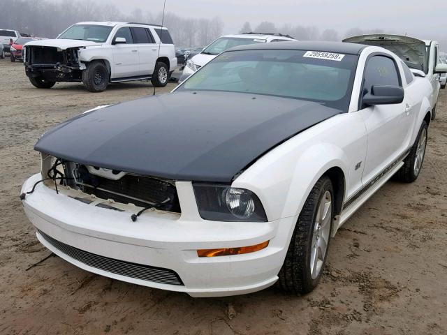 1ZVFT82H365237500 - 2006 FORD MUSTANG GT WHITE photo 2