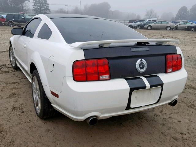 1ZVFT82H365237500 - 2006 FORD MUSTANG GT WHITE photo 3