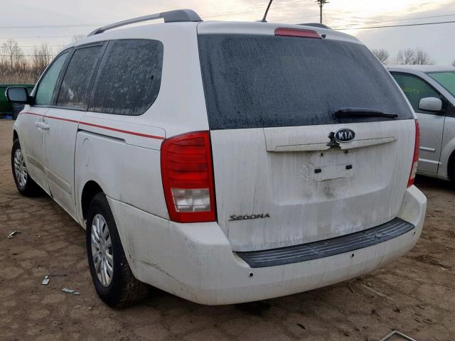 KNDMG4C72B6365812 - 2011 KIA SEDONA LX WHITE photo 3