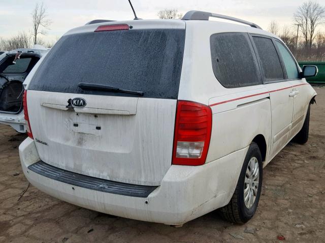 KNDMG4C72B6365812 - 2011 KIA SEDONA LX WHITE photo 4