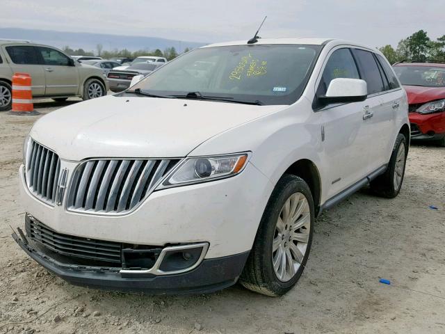 2LMDJ6JK8BBJ06974 - 2011 LINCOLN MKX WHITE photo 2