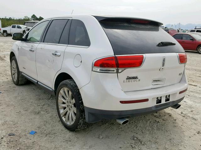 2LMDJ6JK8BBJ06974 - 2011 LINCOLN MKX WHITE photo 3