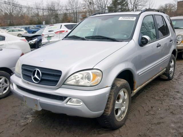 4JGAB54E62A353921 - 2002 MERCEDES-BENZ ML 320 SILVER photo 2