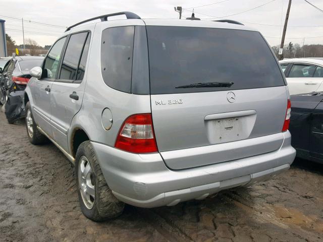 4JGAB54E62A353921 - 2002 MERCEDES-BENZ ML 320 SILVER photo 3