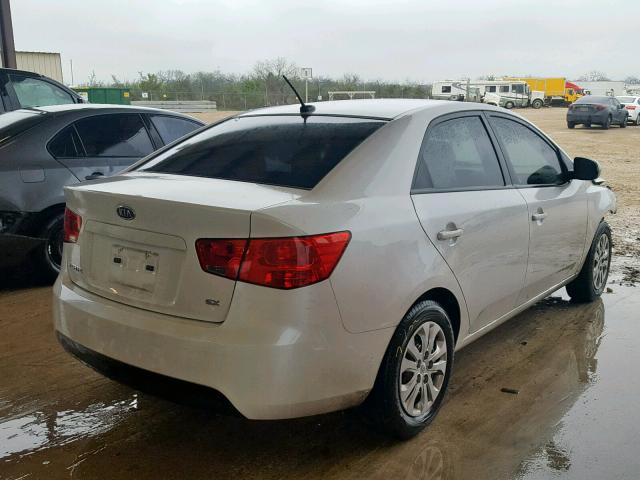 KNAFU4A25B5461297 - 2011 KIA FORTE EX WHITE photo 4