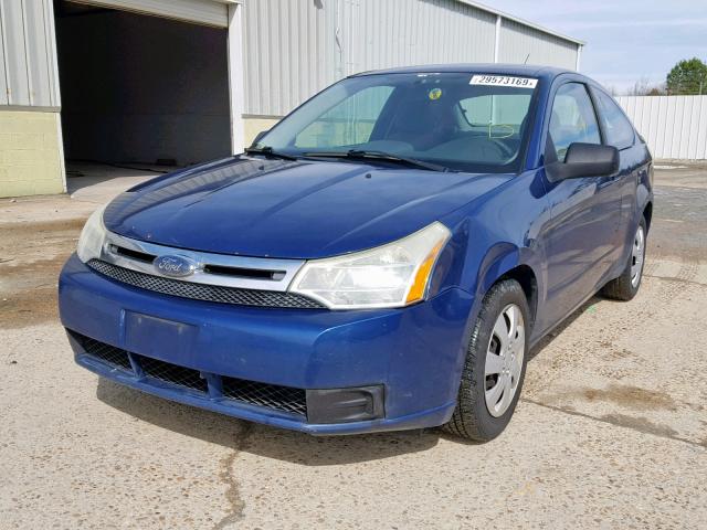 1FAHP32N98W144167 - 2008 FORD FOCUS S/SE BLUE photo 2