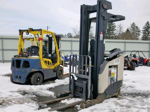 0000000001A282009 - 2004 CROW FORKLIFT WHITE photo 2