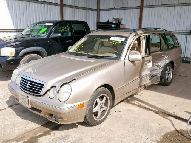 WDBJH65JX2B411672 - 2002 MERCEDES-BENZ E 320 TAN photo 2