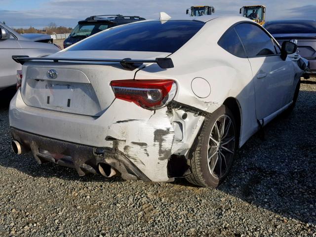 JF1ZNAE16J8700954 - 2018 TOYOTA 86 GT WHITE photo 4