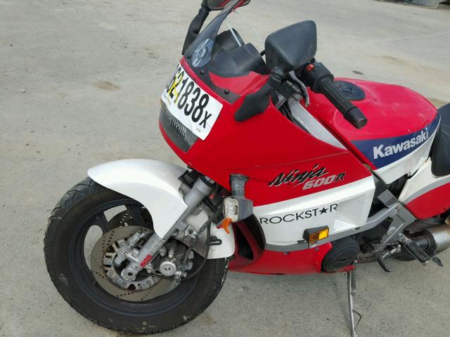 JKAZX4A13FA017728 - 1985 KAWASAKI ZX600 RED photo 9