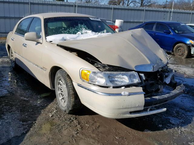 1LNHM83W91Y680324 - 2001 LINCOLN TOWN CAR C WHITE photo 1