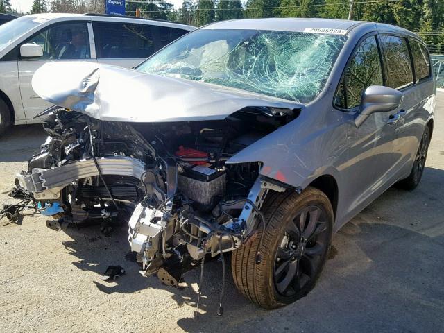 2C4RC1FG1JR352049 - 2018 CHRYSLER PACIFICA T GRAY photo 2