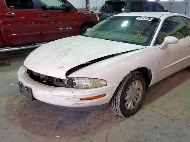 1G4GD2215W4710951 - 1998 BUICK RIVIERA WHITE photo 10