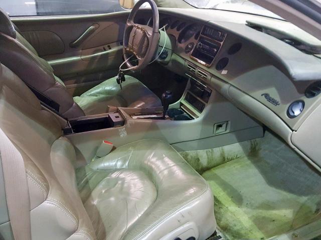 1G4GD2215W4710951 - 1998 BUICK RIVIERA WHITE photo 5