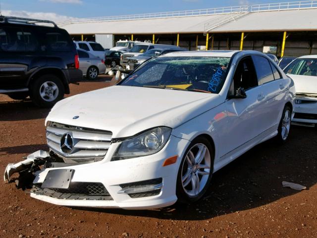 WDDGF4HB2DR254682 - 2013 MERCEDES-BENZ C 250 WHITE photo 2